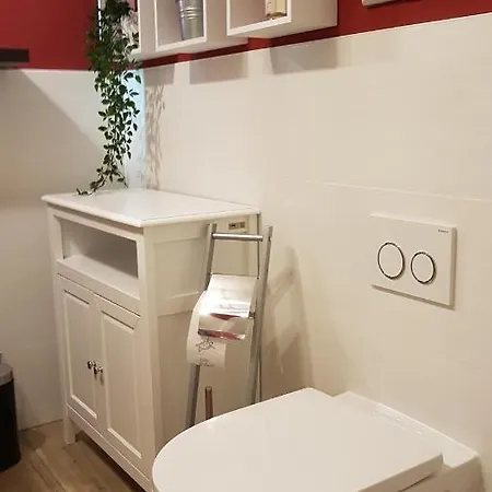 Kleine Gemuetliche Mansardenwohnung Im Suedosten Muenchens Assling Exterior photo