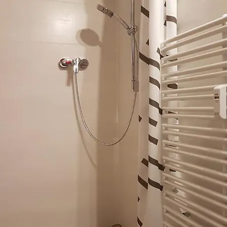Kleine Gemuetliche Mansardenwohnung Im Suedosten Muenchens Assling Exterior photo
