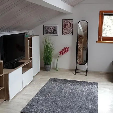 Kleine Gemuetliche Mansardenwohnung Im Suedosten Muenchens Assling Exterior photo