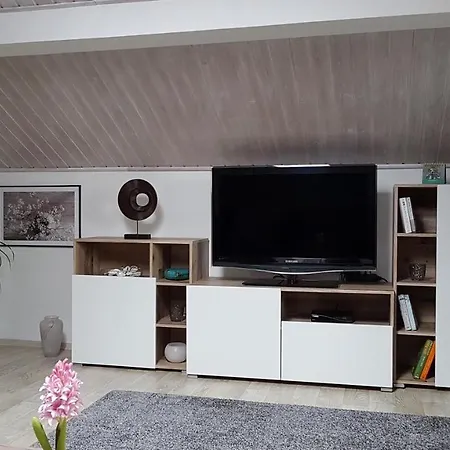 Kleine Gemuetliche Mansardenwohnung Im Suedosten Muenchens Assling Exterior photo