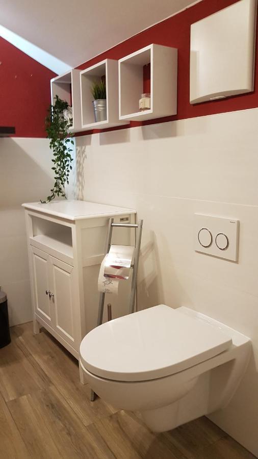 Kleine Gemuetliche Mansardenwohnung Im Suedosten Muenchens Apartment