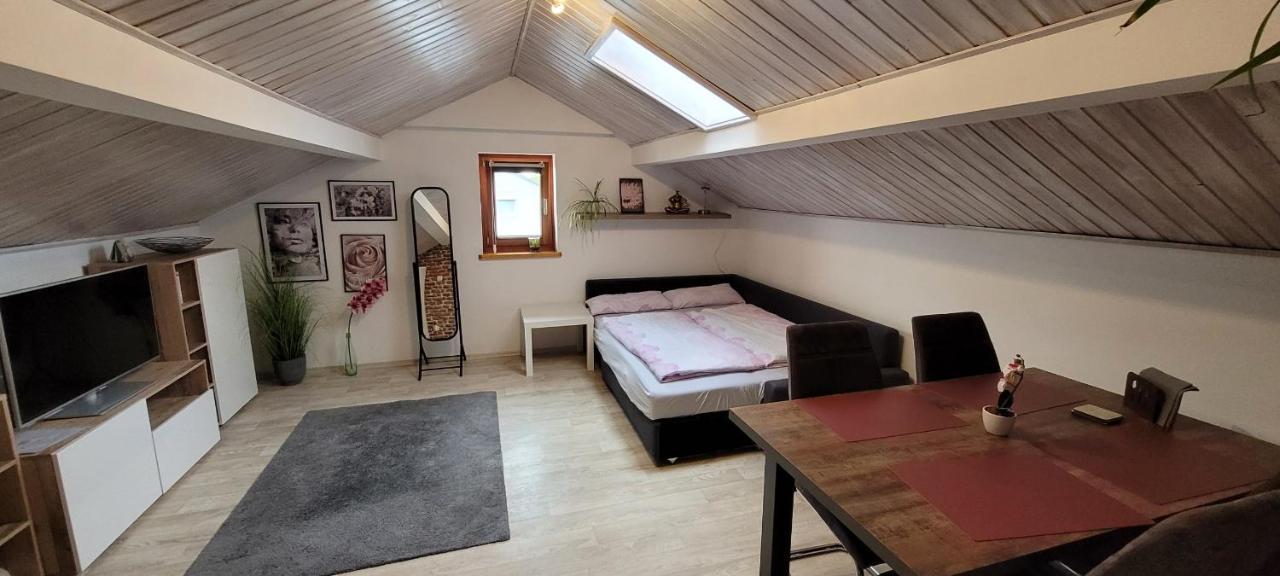 Kleine Gemuetliche Mansardenwohnung Im Suedosten Muenchens Apartment Assling