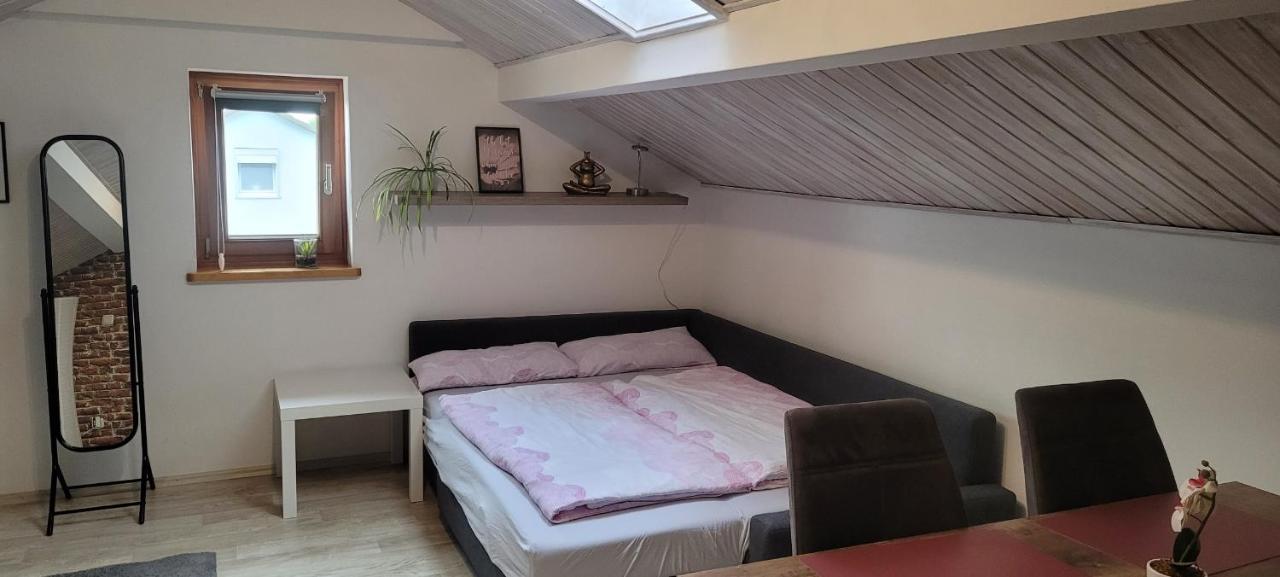Kleine Gemuetliche Mansardenwohnung Im Suedosten Muenchens Apartment Assling